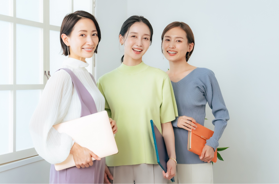 経験豊富な女性クリエイティブチーム イメージ